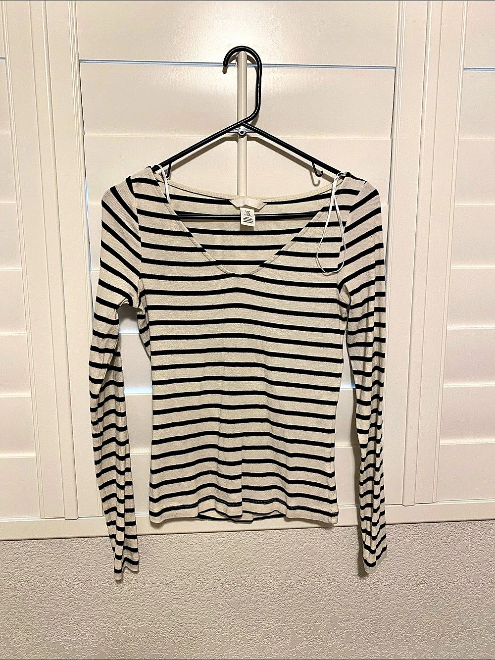H&M Ribbed Striped V-Neck Long Sleeve Top Black & White Medium
